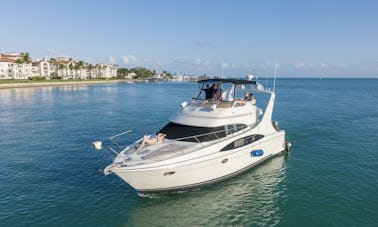 Carver 48' Luxury Flybridge Yacht in Miami Beach
