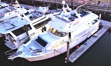 60’ Hatteras Luxury Yacht in New York