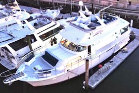 60’ Hatteras Luxury Yacht Liberty