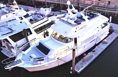60’ Hatteras Luxury Yacht Liberty