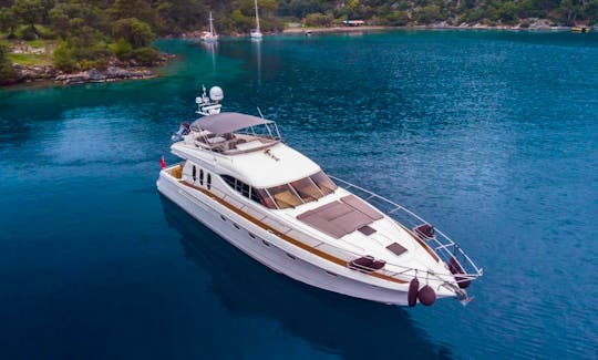 72ft Luxury Motor Yacht Amazing Charter in İstanbul