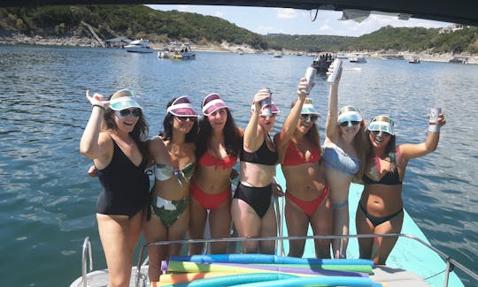 Amplio barco de fiesta Manitou Tri-toon de 24 pies de Lake Travis