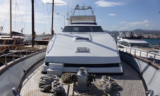 Graceful 100' Alfamarine 'Majesty' Power Mega Yacht in Elefsina, Greece
