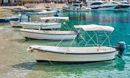 Rent Betina 500 Powerboat in Bol Croatia