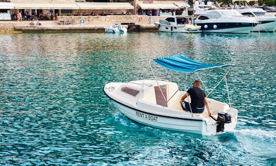 Rent the white 16ft Ven501k Powerboat in Bol