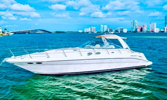 💥Hit the Water in Style with this 32' SEA RAY for up to 10 in Miami, Florida