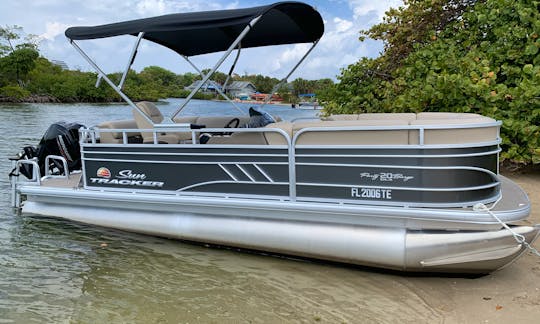 *NEW* 2022 Sun Tracker DLX20 Pontoon Boat Rental in Fort Lauderdale, Florida.