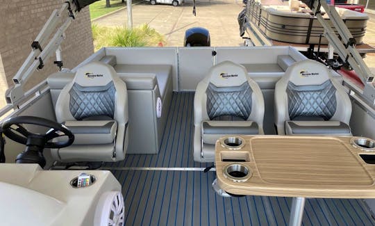 Massimo P-23 Lounger Pontoon Party Boat 2021 for rent in Apple Valley California