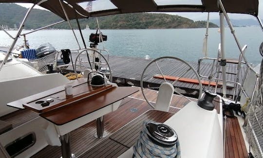 Barco à vela Bavaria Cruiser 41 totalmente equipado