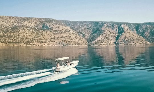 Rent Betina 500 Powerboat in Bol Croatia