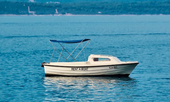 Rent the white 16ft Ven501k Powerboat in Bol