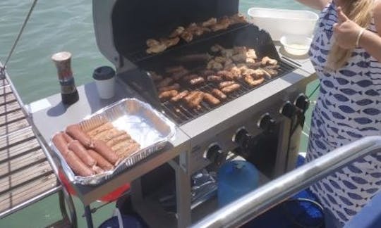 Catamarã elétrico de luxo para mais de 14 anos para churrasco e tubulação em Tel Aviv-Yafo, Israel