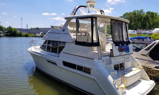 35ft Carver Motor Yacht Rental in Chicago, Illinois