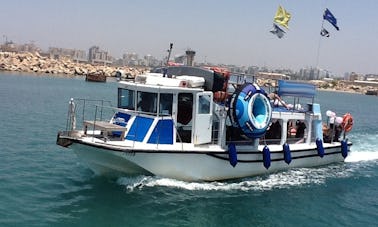 Barco de festa personalizado para 40 pessoas na Marina de Tel Aviv