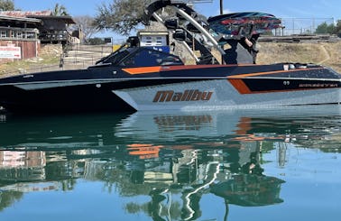 Malibu 23mxz Luxury Wake Boat On Lake Austin, Texas