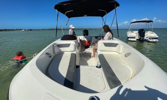 New Bayliner Deck Boat Clean, Spacious And Easy To Drive!