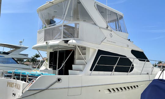 Retiro en yate en Nápoles/Marco Island, ¡vive tu propia experiencia inolvidable con el Ocean Alexander Motor Yacht de 52 pies!