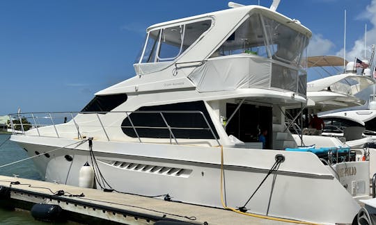 Retiro en yate en Nápoles/Marco Island, ¡vive tu propia experiencia inolvidable con el Ocean Alexander Motor Yacht de 52 pies!