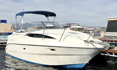 Yacht à moteur Maxus 2700 pour les activités familiales et les fêtes