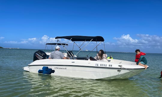 New Bayliner Deck Boat Clean, Spacious And Easy To Drive!
