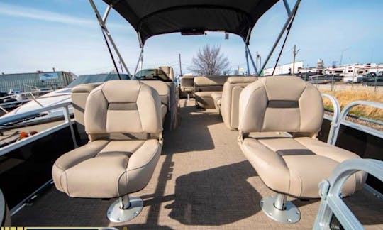 Suntracker 20' DLX - Party Barge or Fishing