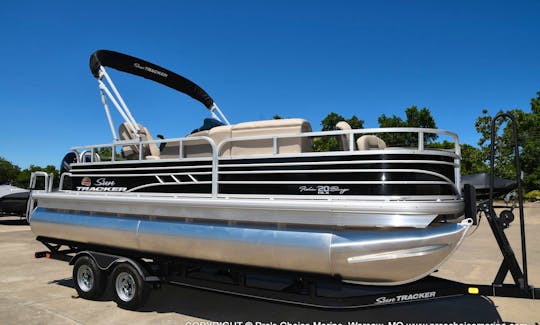 Suntracker 20' DLX - Party Barge or Fishing