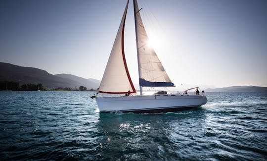 Beneteau Cyclades 50.5 A melhor experiência de navegação local e joias escondidas em Atenas, Grécia