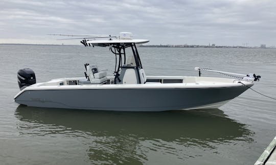  El barco Pathfinder es ideal para días de playa y despedidas de soltero o soltera