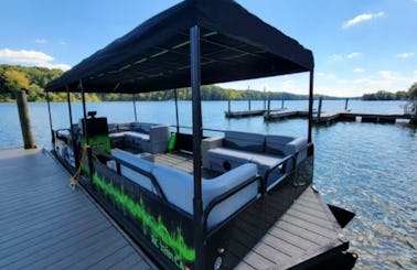 Party Barge Pontoon for 10 people for rent on Lake Wylie