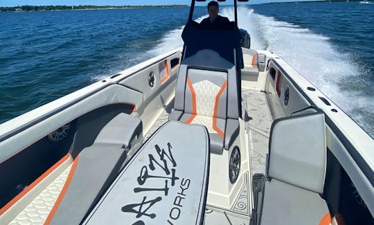 Luxury Fast 500hp Island Hopper! Can fit 10 people onboard