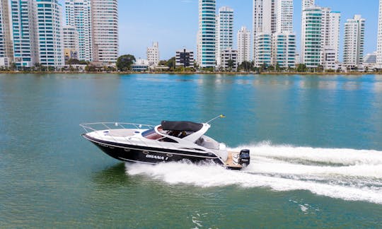 ¡Alquile el yate a motor Fourline de 43 pies en Cartagena de Indias!