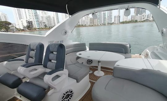 ¡Alquile el yate a motor Fourline de 43 pies en Cartagena de Indias!