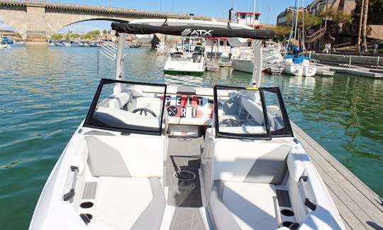 Surf's Up ! 🏄 Expérience ultime en bateau de surf à Sand Hollow 🌊