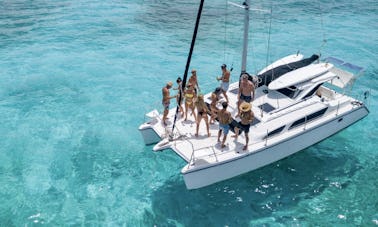 Private 35' Catamaran Sailing to Isla Mujeres