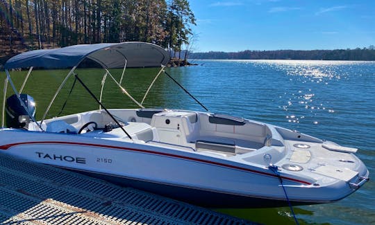 2022 Tracker Tahoe 21ft Deck boat for Fun Filled Day on Lake Lanier!!