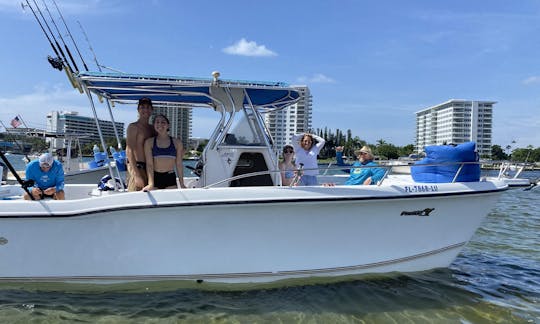 Great 28’ ProKat Center Console for rent in FortLauderdale with Amazing Captain!