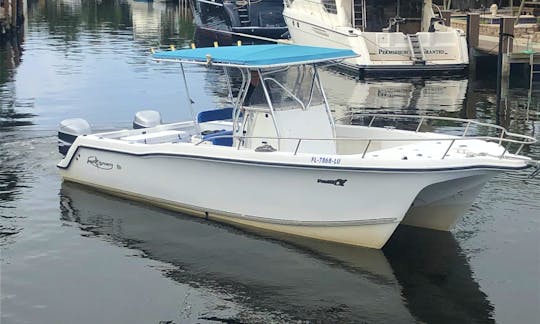 Great 28’ ProKat Center Console for rent in FortLauderdale with Amazing Captain!