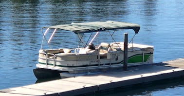 Pontoon Boat 25ft Sun Tracker Party Barge for 14 passengers