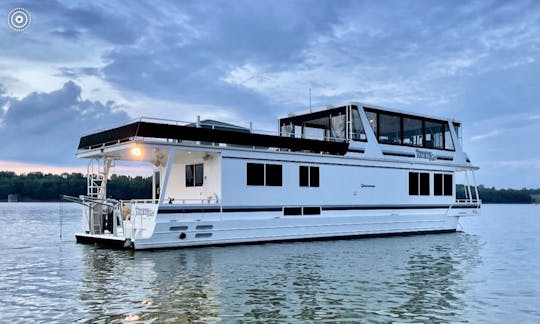 72’ Custom Yacht - Up to 13 people - 8 person spa - sleeps six in 3 bedrooms