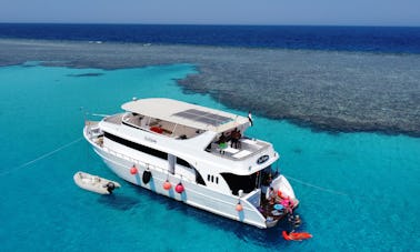 Yacht à moteur de luxe Lavignia de 74 pieds à Hurghada, mer Rouge