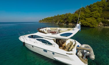 Alquiler del yate a motor Azimut 43 Fly en Neos Marmaras