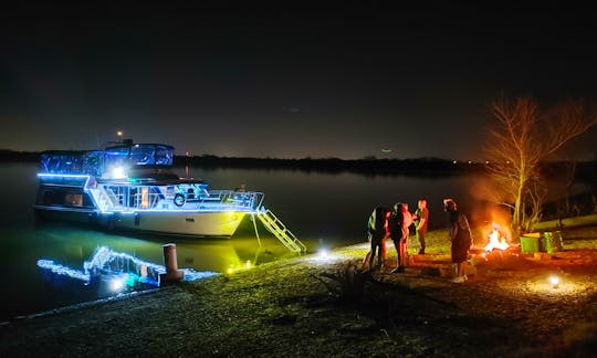 THE GYPSY DANGER - LARGEST LUXURY RENTAL YACHT ON LAKE LEWISVILLE - 4 Hour Minimum - WEEKDAY RATES LOWER