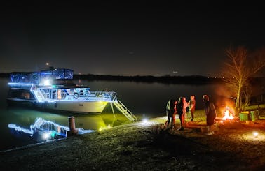 THE GYPSY DANGER - 65'-LARGEST LUXURY RENTAL YACHT ON LAKE LEWISVILLE - 4 Hour Minimum - WEEKDAY RATES LOWER