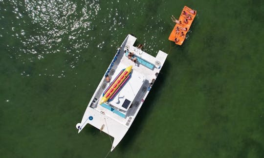 EXCURSION DE 3 heures EN CATAMARAN, FÊTE, BATEAU, JET-SKIS, BANANES, SPORTS NAUTIQUES, BOISSONS