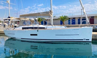 Dufour 360 Sailing Yacht in València, Spain