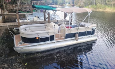 Bateau ponton Crest de 22 pieds 2009 à louer dans le lac de Galles en Floride