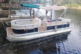 2009 Crest 22ft Pontoon Boat for Rental in Lake Wales Florida