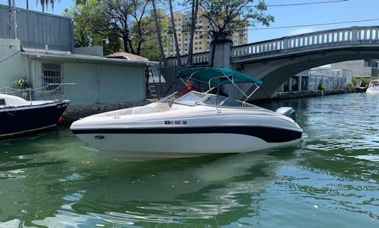 25ft Rinker Captiva 232 for rent in Miami Florida