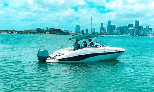 25ft Rinker Captiva 232 for rent in Miami Florida