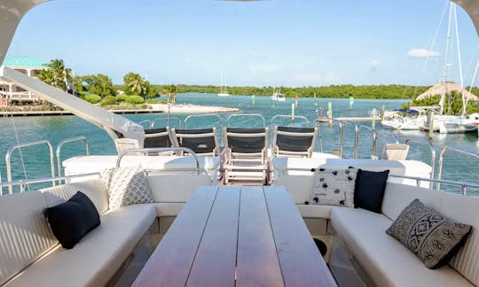 85ft Hatteras Luxury Mega Yacht in Miami!